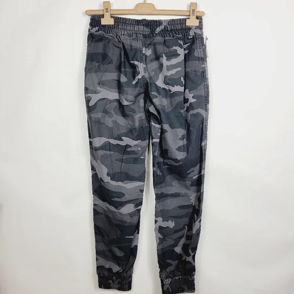 🆕️ TNA Alix grey camo pants - Picture 5 of 8